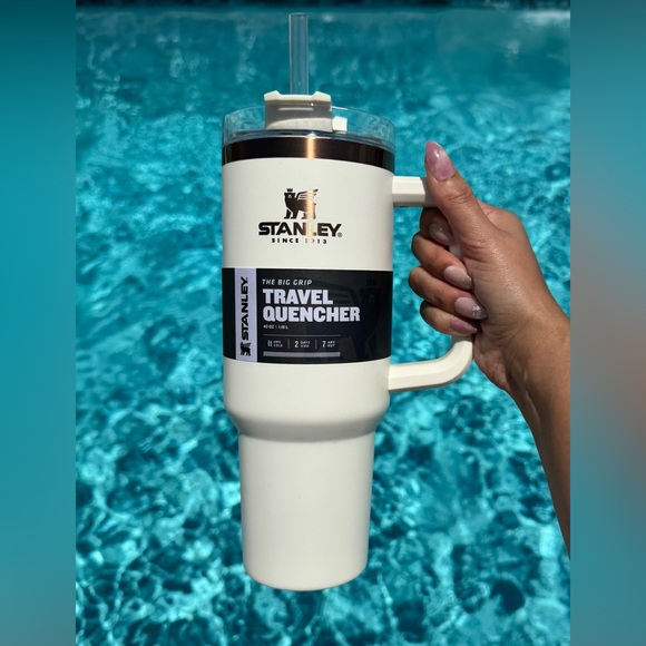 NEW Stanley Quencher H2.0
FlowState Tumbler 40oz, MAGNOLIA CREAM & COPPER ✨ - Picture 1 of 11